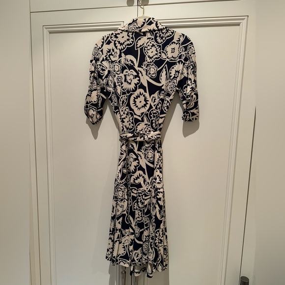 Vintage DVF wrap dress with tie - Picture 2 of 5
